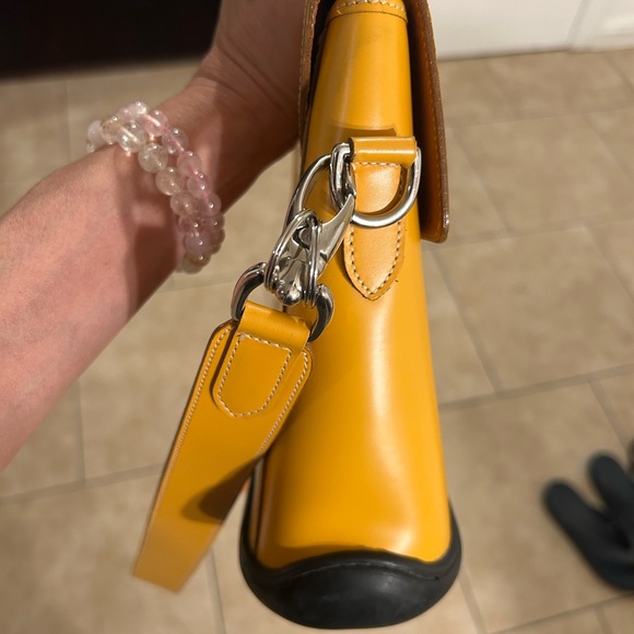 Vintage Dooney & Bourke Parasole Flap Mustard Leather Shoulder Bag - Picture 4 of 16